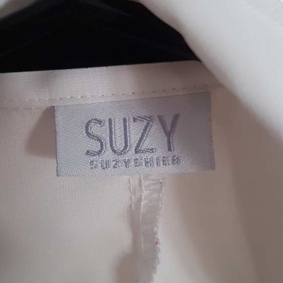 Bottom-tie blouse - Picture 2 of 3